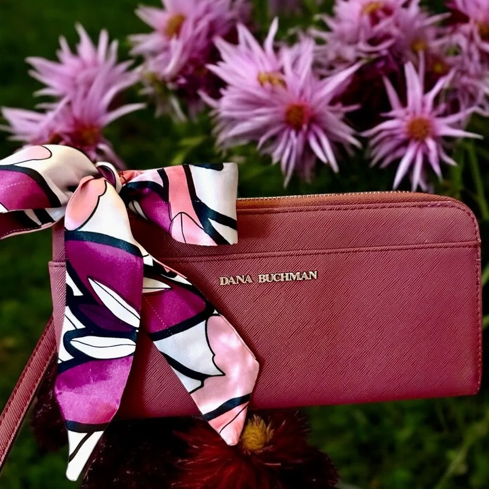 Dana Buchman LARGE Burgundy Wristlet/ Built-in Wallet 9 x 5 x 1